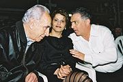 שמעון פרס בקיבוץ עין שמר: 